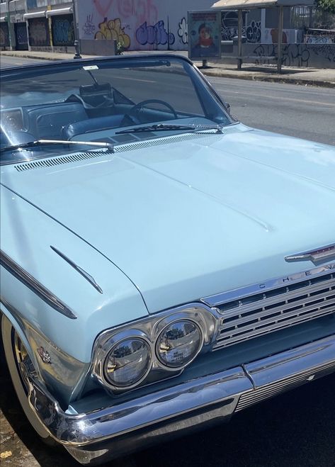 Vintage Car Convertible, Vintage Blue Car Aesthetic, Light Blue Classy Aesthetic, Blue Old Car Aesthetic, Miami Blue Car, Light Blue Car Aesthetic, Blue Aesthetic Vintage Retro, Car Blue Aesthetic, Light Blue Car Accessories