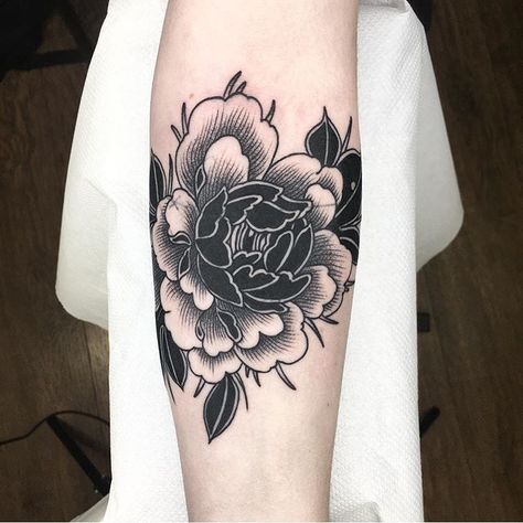 Peony Flower Tattoos, Peonies Wallpaper, Backpiece Tattoo, Japanese Flower Tattoo, Neotraditional Tattoo, Floral Tattoo Sleeve, Peonies Tattoo, Knee Tattoo, Flower Tattoo Designs