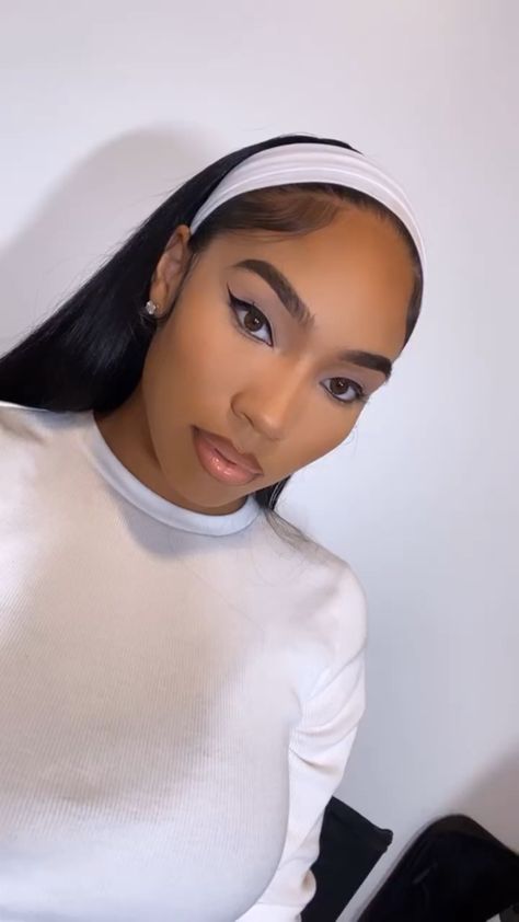 Cute Headband Hairstyles Black Women, Headband Hairstyles Relaxed Hair, Headband Hairstyles Black Hair, Straight Wig With Headband, Headband Middle Part, Wig Hairstyles With Headband, Silk Press Headband, Wig Headband Hairstyles, Hairband Hairstyle Black Women