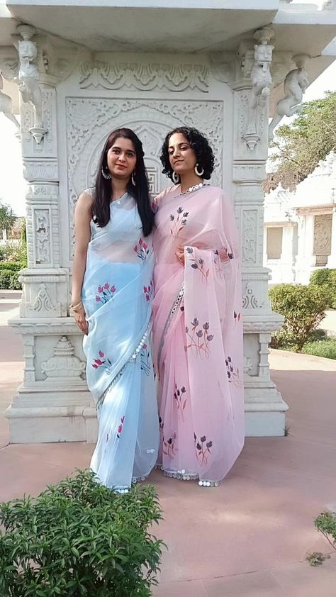 Handpainted Bougainville on light colour organza saree Handpainted Organza Saree, Light Colour Saree, Organza Hand Painted Saree, Organza Kurta, Farewell Sarees, Painted Saree, Desi Fits, Saree Painting Designs, Hand Paintings