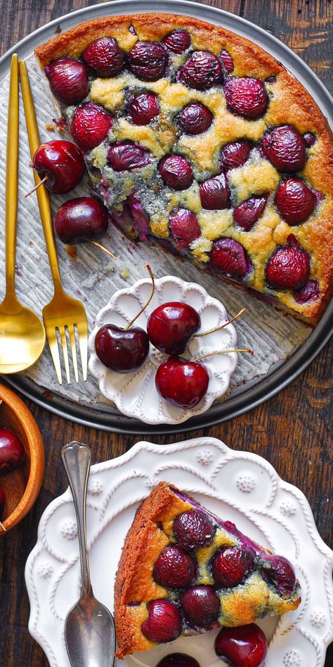 Simple Cherry Cake made with fresh cherries in a springform pan Cherrie Pie Recipes, Cherry Upside Down Cake Recipe, Cherry Breakfast Cake, Cherry Vanilla Pie, Easy Fresh Desserts, Cherry Strawberry Pie, Scoop Cake Recipes, Baking With Fresh Cherries, Fresh Cherry Recipes Dessert