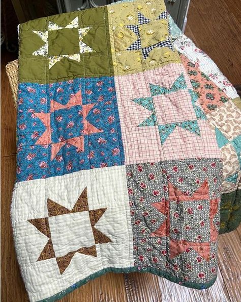 Stars Hollow Quilt, Charity Quilts, Star Quilt Pattern, Vintage Quilts Patterns, Sewing Machine Quilting, Scrap Quilt, Pretty Quilt, Star Quilt Patterns, Scrappy Quilt