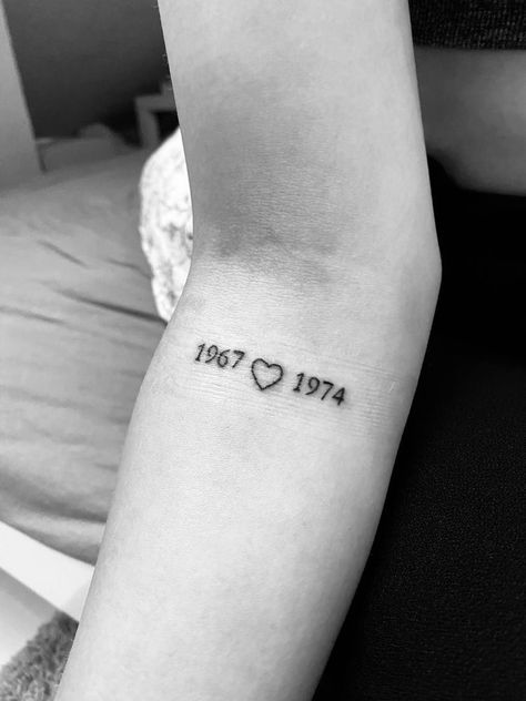 Mum And Dad Tattoos, Remembrance Tattoos, Mom Tattoo Designs, Small Pretty Tattoos, Petite Tattoos, Dope Tattoos For Women, Dad Tattoos, Discreet Tattoos, Subtle Tattoos