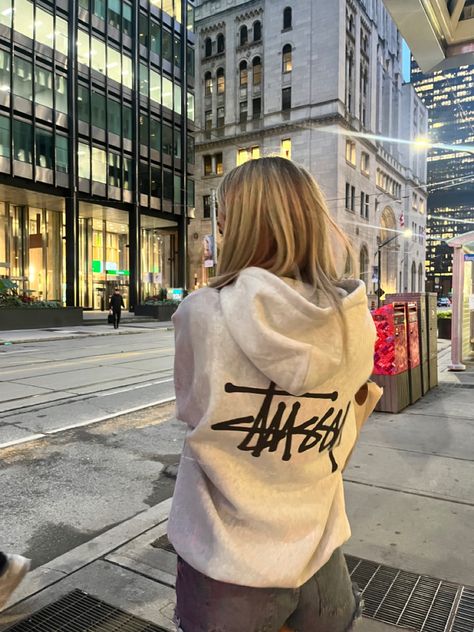 Sweat Stussy, Stussy Hoodie, Hoodie Aesthetic, Too Funny, Stockholm Fashion, Streetwear Style, Hoodie Outfit, Foto Inspiration, Mode Inspo