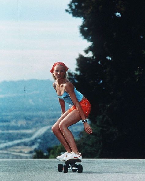 •GOLDIES• on Instagram: “Cameron Diaz skateboarding in the 1990s.” Fara Fawcett, Nike Advertisement, She's A Lady, Skate Girl, Sports Aesthetic, Evolution Of Fashion, Cameron Diaz, Bike Style, The 1990s