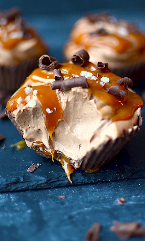 Desserts With Chocolate Mousse, Desserts That Can Sit Out, Salted Caramel Chocolate Mousse, Salted Caramel Mousse Recipes, Salted Caramel Mousse Cake, Chocolate Cup Desserts Ideas, Salted Caramel Dessert Recipes, Chocolate Cups With Mousse, Chocolate Chip Vanilla Mousse