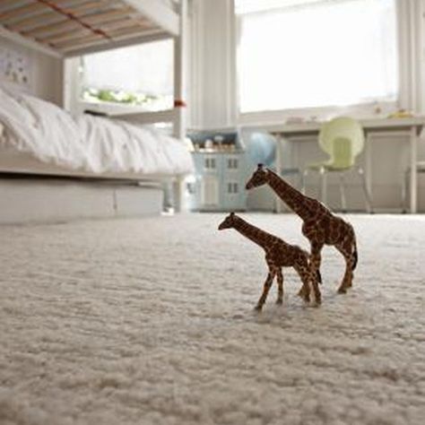 Berber is a looped pile that can stand up to hard wear. Frieze Carpet, Carpet Diy, Stain Remover Carpet, Removing Carpet, Home Carpet, Types Of Carpet, Diy Carpet, Bedroom Paint Colors, Best Carpet