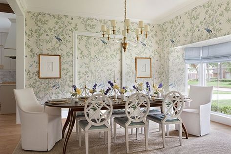 House & Home - Designer Paloma Contreras Shares Her Advice For Designing Amazing Dining Rooms Saarinen Tulip Table, Paloma Contreras, Visual Comfort Lighting, Traditional Dining Rooms, Custom Chandelier, Home Goods Store, Timeless Interiors, Oak Table, Blue Walls