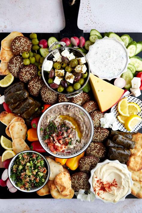 Learn how to make an easy Mediterranean Mezze Platter for a healthy appetizer or main course perfect for feeding a crowd! Mezze Table, Mediterranean Board, Mediterranean Platter, Italian Platter, Mediterranean Mezze, Tapas Platter, Roasted Eggplant Salad, Apartment Recipes, Vegetarian Entree