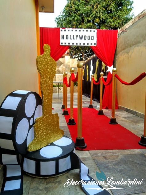 Oscars Themed Prom, Hollywood Theme Party Decorations Photo Backdrops, Hollywood Nights Prom Theme, Movie Theme Float Ideas, Oscar Theme Party Ideas, Prom Themes Red Carpet, Cinema Party Ideas Decoration, Hollywood Themed School Dance, Diy Movie Reel Prop