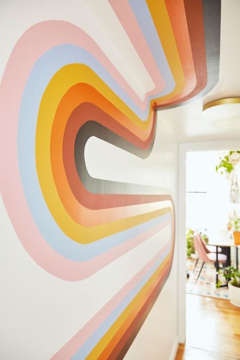 Muralist Maggie Antalek's Retro Mural and Mirror Hallway Photo By Stephanie Diani Retro Mural, Rainbow Mural, Mirror Hallway, White Mosaic Tile, Office Mural, Interior Murals, Retro Bedrooms, Room Wall Painting, Living Room Orange