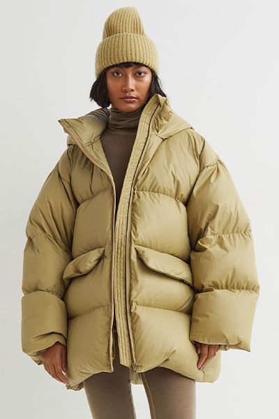 Nyc Fashion Winter, Best Puffer Jacket, Winter Jacket Outfits, Puffer Jacket Outfit, Oversized Puffer Jacket, Oversized Puffer, Winter Puffer Jackets, Coat Trends, Puffer Jacket Women