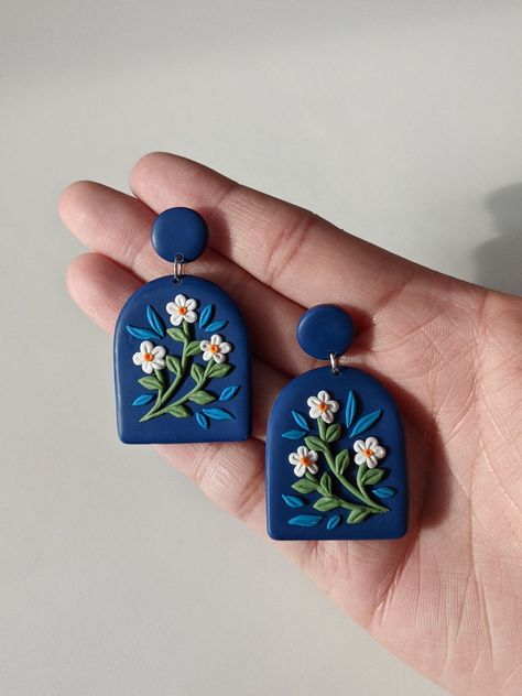 Navy Polymer Clay Earrings, Navy Blue Polymer Clay Earrings, Clay Art Earrings, Easy Diy Clay Earrings, Fimo Clay Jewelry, Fimo Ideas Jewelry, Clay Jewelry Ideas, Clay Jewellery Handmade, Blue Clay Earrings