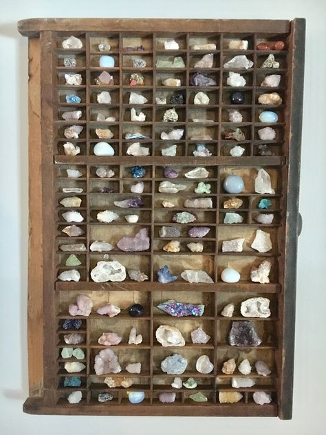 Printers tray displaying mini crystal collection Crystal Display Case, Crystal Display Stand, Crystal Case Display, Crystal Tumble Display Ideas, Crystal Organization Ideas, Rock Storage, Ways To Display Crystals Rock Collection, Display Rocks Collection, Rock Display Table