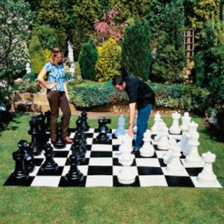 Giant Life size Chess game - the paper nest co.: Mad Hatter Party Ideas: How to… Garden Party Games, Wonderland Sweet 16, Alice In Wonderland Garden, Alice In Wonderland Tea Party Birthday, Alice Tea Party, Alice In Wonderland Wedding, Mad Hatter Party, Alice In Wonderland Birthday, Mad Hatters