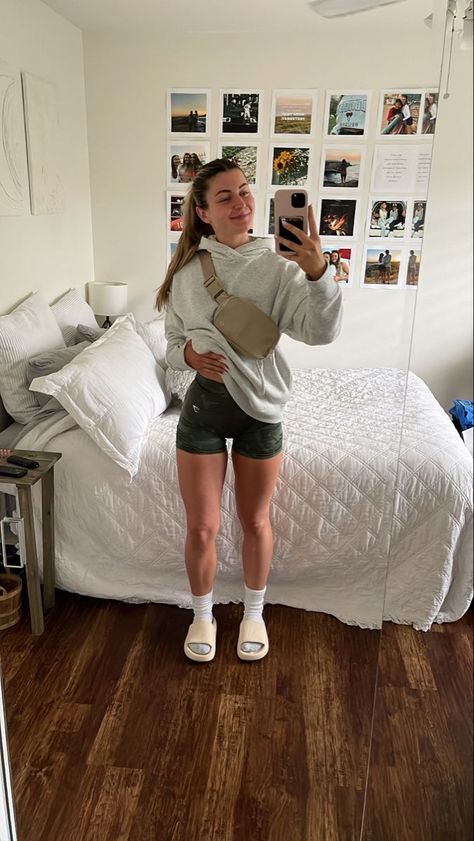 Going Out Athletic Outfit, Class To Gym Outfits, Outfit Inspirations Athletic, College Gym Outfit, Cool Workout Outfits, Active Cute Outfits, Outfits For Working Out, Athletic Clothing Aesthetic, Cute Workout Outfits For School