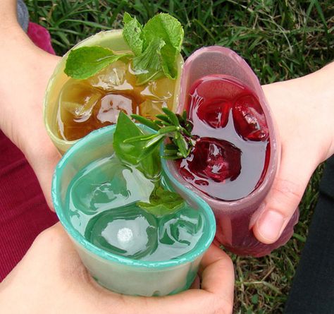 Edible Jello Cups (I want to know how to make these!) Essen, Jelly Shots, Edible Cups, Jello Cups, Chocolate Caliente, Agar Agar, Jello Shots, Adult Drinks, Pioneer Woman