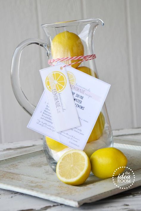 Homemade Lemonade Gift Kit and Printables Gift | Gift Ideas | Gifts for hosts | Gifts for hostess | #gifts #giftideas #giftsforhosts #giftsforhostess | https://sonomaartisan.com/ Best Homemade Lemonade, House Warming Gift Diy, Homemade Lemonade, Cadeau Diy, Crafty Gifts, Lemonade Stand, Neighbor Gifts, Gift Kit, Simple Gifts