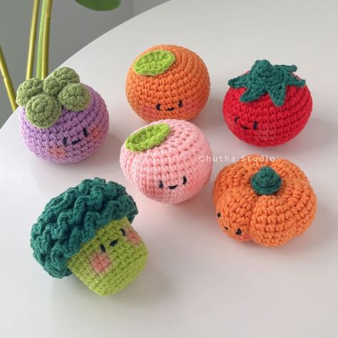 This set of 12 crochet keychains features a variety of fruits and vegetables, all made with soft and cuddly yarn. They're perfect for kids or adults who love to crochet or collect cute,#Amigurumi_Patterns #Orange_Crochet_Keychain #Fruit_Crochet_Keychain #Crochet_Mini_Food Vegetable Crochet, Fruit Crochet, Crochet Ball, Crochet Fruit, Crochet Keychain Pattern, Colorful Crochet, Pola Amigurumi, Crochet Business, Crochet Food