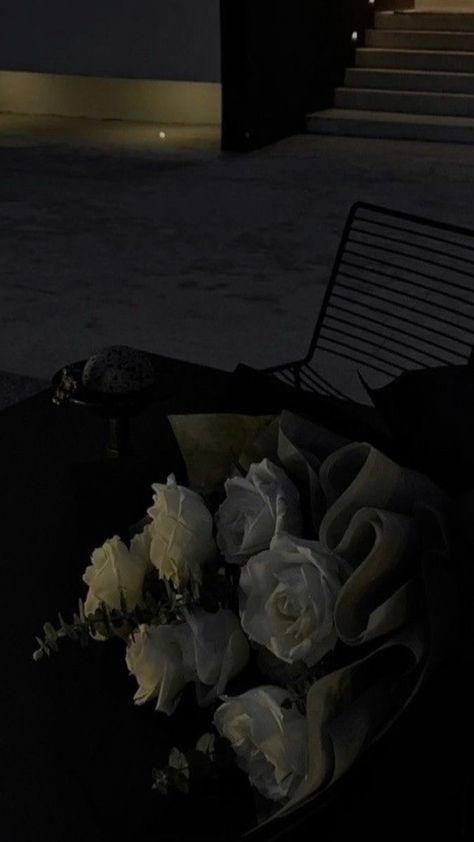 Black Background Aesthetic Laptop, Night Aesthetic Flowers, Flower Bouquet Aesthetic Dark, Flowers Low Exposure, Darkish Aesthetic, Black Aesthetic Flowers, Aesthetic Flowers Dark, Aesthetic Dark Flowers, Dark Vibes Aesthetic Wallpaper