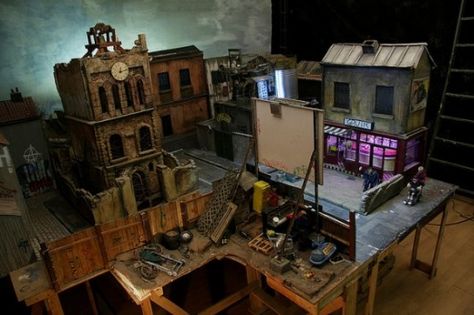 This is exactly the kind of set I just adore, and the sort of set I want to build myself one day. Isn't it fantastic? Ding Dongs, Amazing Miniatures, Laika Studios, Model Diorama, Animation Stop Motion, Miniature Scenes, Train Miniature, Model Maker, Tiny Things