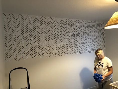 Herringbone Painted Wall Diy, Diy Herringbone Wall Paint, Chevron Accent Wall, Herringbone Wall Paint, Herringbone Painted Wall, Herringbone Wall Art, Diy Herringbone Wall, Herringbone Stencil, Herringbone Accent Wall