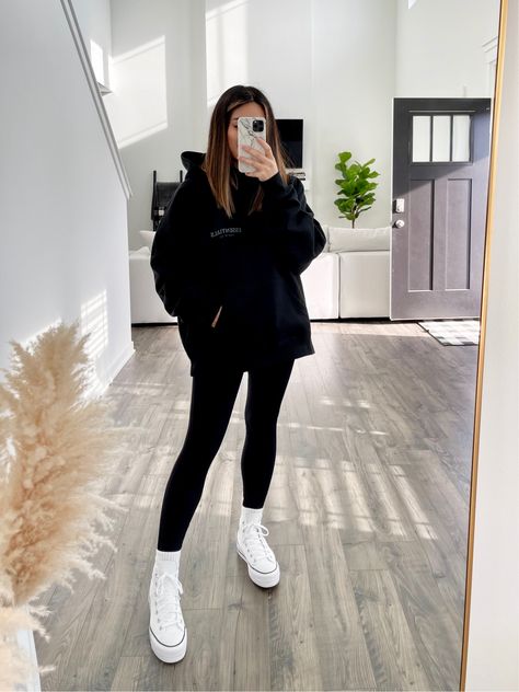 Winter Hoodies Womens Outfit, Casual Hoody Outfits Women, Black Hoodie Women Outfits, Black Hoodie Leggings Outfit, Hoodie Outfit College, Hoodies Outfits Women, Black Hoodies Womens Outfit, Over Sized Hoodies Outfits, What To Wear With Black Hoodie