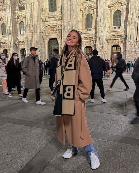 Katerina Berezhna on Instagram: “A little bit of Milano 🐶” Milano Outfit, Milano Street Style, Katerina Berezhna, Cold Outfit, Normal Girl, Winter Lookbook, Mia 3, Bff Pictures, Gameday Outfit