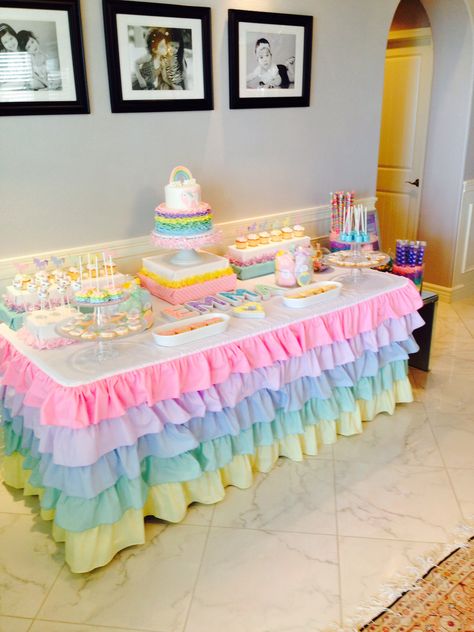 Dessert table Kue Fondant, Unicorn Birthday Party Decorations, Unicorn Themed Birthday Party, Girl Birthday Decorations, Rainbow Food, Rainbow Birthday Party, Rainbow Baby Shower, Rainbow Birthday, Unicorn Birthday Parties