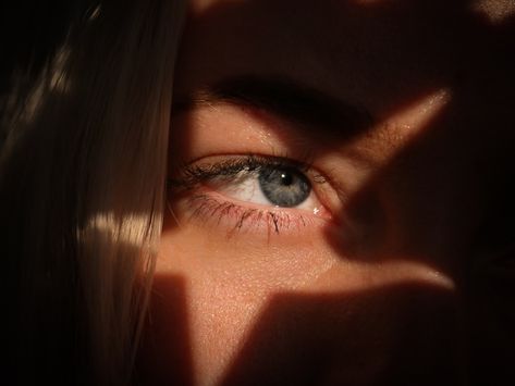 Eye Photos Aesthetic, Shadow In Photography, Portrait Shadow Photography, Shadow On Face Photography, Cool Shadow Photography, Capturing Light Photography, Pictures Of Shadows, Harsh Shadow Portrait, Tone In Photography