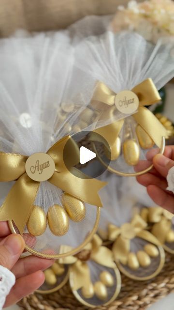 Wedding Bomboniere Ideas, Candy Packaging Ideas, Bomboniere Ideas, Almond Wedding Favours, Almond Candy, 2024 Gold, How To Make Metal, Wedding Guess, Gold Bracelet Wedding