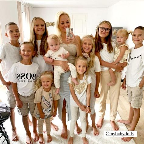 MANY women dream of becoming a mum, but that dream was almost taken from one woman who thought she’d never be able to start a family. But now, Satu Nordling Gonzalez, from Sweden, is a proud mum of ten having spent the last 14 years of her life pregnant. The 35-year-old mum details her family […] Future Family Goals, Big Family Aesthetic, Family Of 8, Big Pregnant, Family Of 7, Big Family Photos, Big Families, Large Family Photos, Huge Family