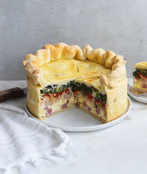 Easter Pie Recipes, Italian Easter Pie, Traditional Easter Recipes, Easter Pie, Easter Dinner Table, Easter Food Appetizers, Recipes Easter, Pizza Rustica, Italian Easter