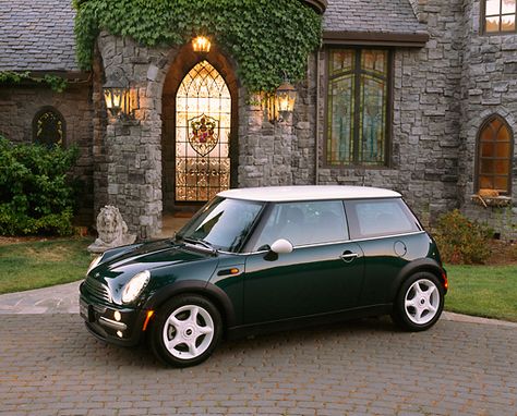 2002 British racing green Mini Cooper Fiat Mini Cooper, Green Mini Cooper Convertible, British Racing Green Mini Cooper, Green Mini Cooper Aesthetic, Mini Cooper Colors, Mini Cooper Green, Mini Cooper Aesthetic, Green Mini Cooper, Black Mini Cooper