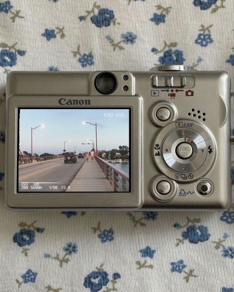 Camera Aesthetic, Cute Camera, Camera Photos, Camera Digital, Vintage Cameras, Vintage Camera, Arctic Monkeys, Film Camera, Summer Aesthetic