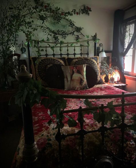 Whisimgoth Bedroom, Cozy Whimsigoth Bedroom, Fairy Goth Room, Goth Cottagecore Bedroom, Wimsey Goth Style Bedroom, Whimsigoth Bed, Whimsigoth Bedding, 90s Whimsy Goth Bedroom, Whimsical Goth Room