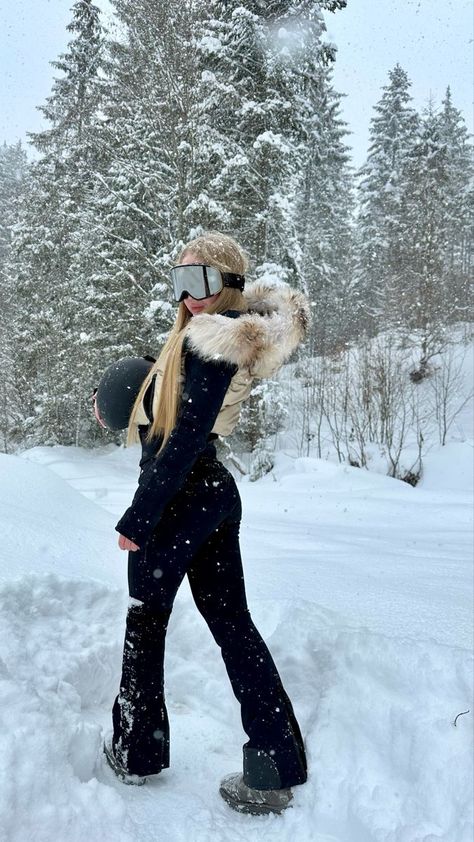 #fashion #winteroutfit #winter #luxury #richlifestyle #aesthetic #itgirl #skiing #skiingoutfit #inspiration Europe Winter Fashion, Ski Outfits For Women, Winter Inspo Outfits, Ski Fits, Snow Fits, Ski Trip Outfit, Ski Aesthetic, Snow Trip, Ski Girl