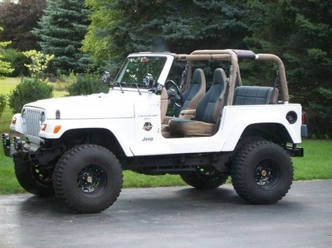 Convertible Jeep Wrangler, Jeep Wrangler Sahara Interior, Jeep Tj Sahara, Clueless Jeep, 97 Jeep Wrangler, Jeep Convertible, Jeep Wrangler Colors, White Jeep Wrangler, Mobil Off Road