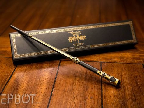 Gryffindor Wand, Harry Potter Twins, Dramatic Arts, Harry Potter Wand, Charm School, Magic School, World Pictures, Wizarding World, Thing 1 Thing 2