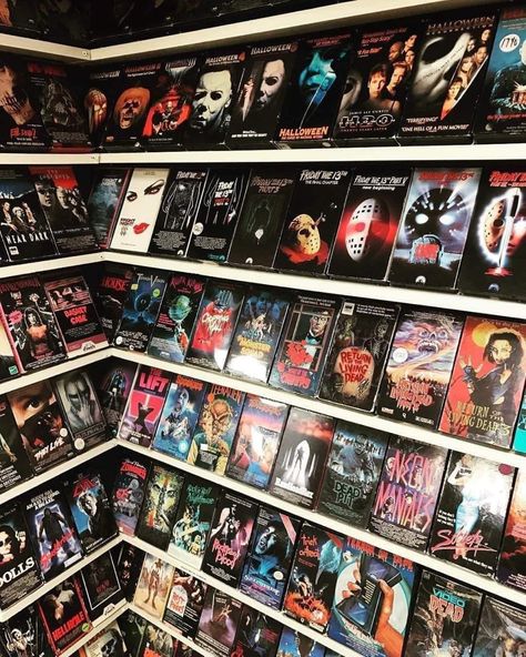 Vhs Display, Scarie Movie, Opm Manga, Horror Room, Howleen Wolf, Vintage Films, Movie Aesthetic, Catty Noir, Horror Movie Icons