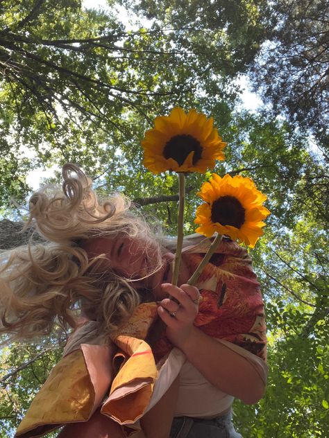 Sunshine As A Person, Whimsical Girl Aesthetic, Flowers In Blonde Hair, Wholesome Girl Aesthetic, Blondes Have More Fun Aesthetic, Grumpy Boy X Sunshine Girl Aesthetic, Blond Aesthetic Girl, Flower Aesthetic Photoshoot, Bright Girl Aesthetic