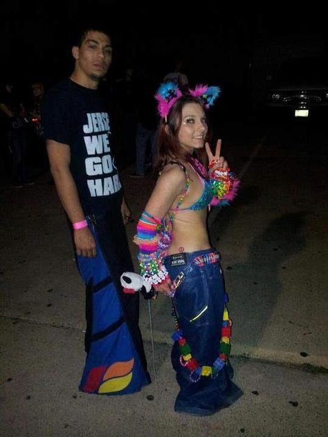 Old skool ravers 2000s Rave Fashion, 90s Rave Fashion, Rave Outfits Plus Size, Rave Outfits Women, Raver Outfits, Y2k Outfits Men, Kawaii Clothes Goth, 90s Rave, Raver Girl