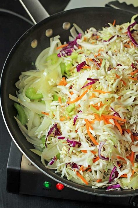 Cabbage Chow Mein Recipe, Chow Mein Recipe Easy, Chow Mein With Cabbage, Cabbage Chow Mein, Vegetable Chow Mein Recipe, Chinese Vegetables Recipes, Chicken Chow Mein Recipe With Cabbage, Chow Mein Vegetable, Vegetarian Chow Mein