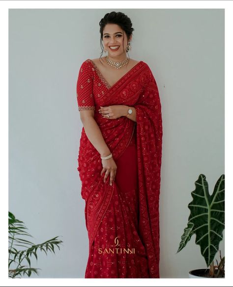 Red Saree Jacket Designs, Red Saree Outfit Ideas, Reception Red Saree For Bride, Red Engagement Saree, Reception Dress Bride Kerala, Red Saree Reception Look, Red Saree Wedding Party Wear, Designer Sarees For Reception Bride, Reception Saree For Bride Indian