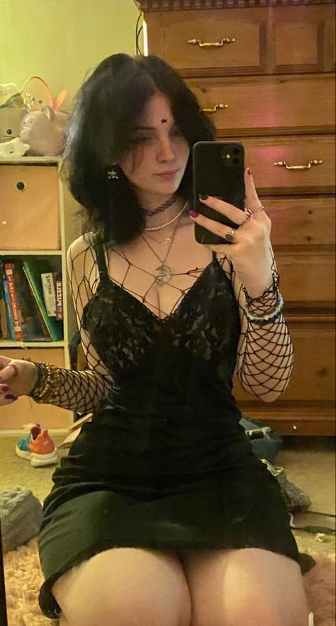 Curvy Goth Outfit Summer, Goth Gf Aesthetic Outfits, Hot Alternative Outfits, Cute Goth Summer Outfits, Hot Goth Outfits Aesthetic, Goth Gf Outfits, Hot Alternative Woman, Summer Goth Outfits Grunge, Curvy Goth Fashion