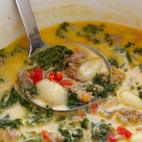 7-Ingredient Zuppa Toscana Soup From Olive Garden, Creamy Gnocchi Soup, Sopas Light, Kale And Sausage, Creamy Gnocchi, Gnocchi Soup, Gimme Some Oven, Fettuccine Alfredo, Savory Soups