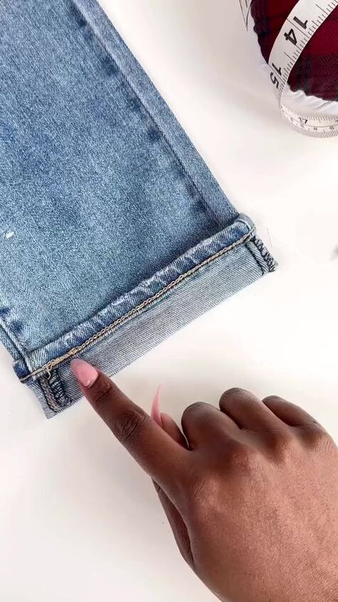 If you just turn up a simple hem on jeans as you would do on a skirt, it never looks right. So here’s my quick and easy hack to hem your jeans and keep the original hem intact. Hemming Blue Jeans With Original Hem, Best Way To Hem Jeans, Easy Hem Jeans, No Sew Jean Hemming, Diy Hem Jeans, Heming Jeans Hack, Taking Up Jeans With Original Hem, Turning Up Jeans Hack, Hem Jeans With Original Hem Tutorials