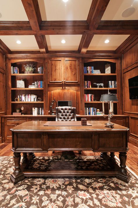 Mahogany Office Decor, Home Office Old Fashioned, Fancy Study Room, Old Fashion Office, Traditional Home Office Decor, All Wood Office, Gentleman Office Interior Design, Old Office Design, Grand Home Office