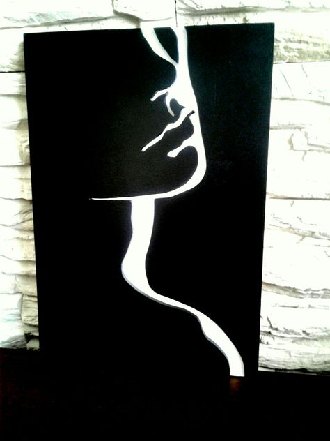 Black And White Women Painting, Black Silohette Artwork, Women’s Silhouette Drawing, Dark Feminine Painting Easy, People Painting Reference, Women Silhouette Art Painting, Silohette Artwork Easy, Silouttes Art Painting, Siloette Ideas Painting