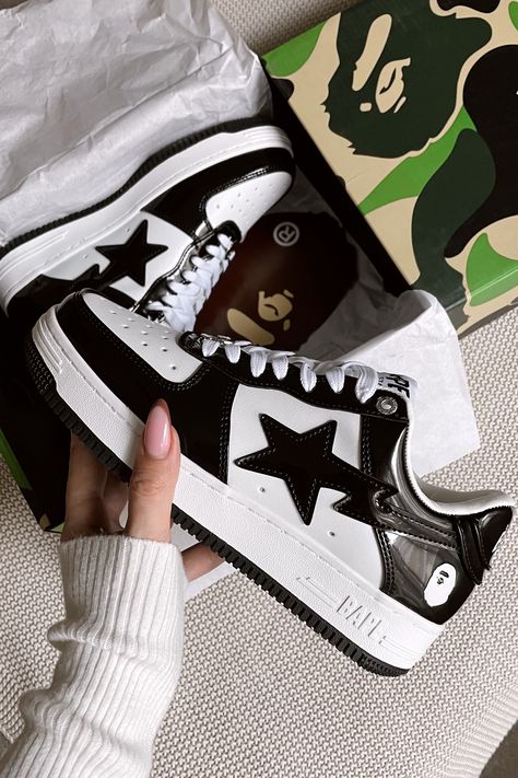 Bapesta Shoes Outfit Men, Bape Sneakers Outfit, Y2k Shoes Men, Cool Shoes For Boys, Gucci Men Shoes Sneakers, Mens Sneakers Fashion, Sneaker Head Men, Bape Star, Sneaker Plug